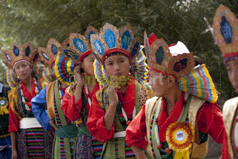 traditional tibetan women performing folk dance