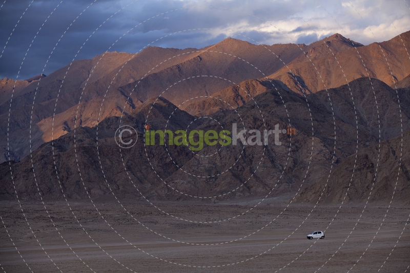beautiful scenery of ladakh mountains 