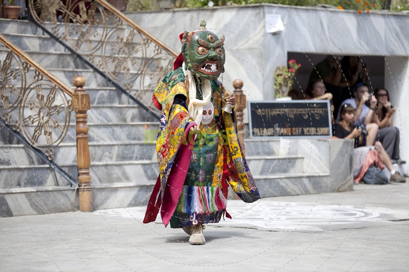 ladakhi performing on the streets of ladakh 