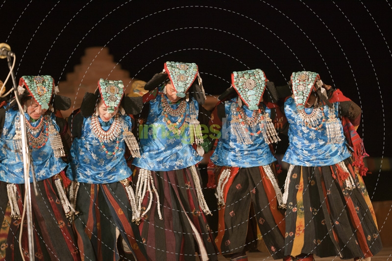 women at ladkah performing 