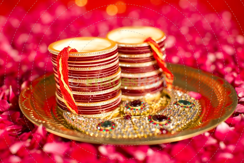 chuda and necklace in pooja thaali