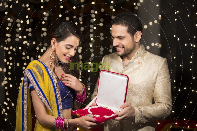 husband gifting neckpiece to his wife