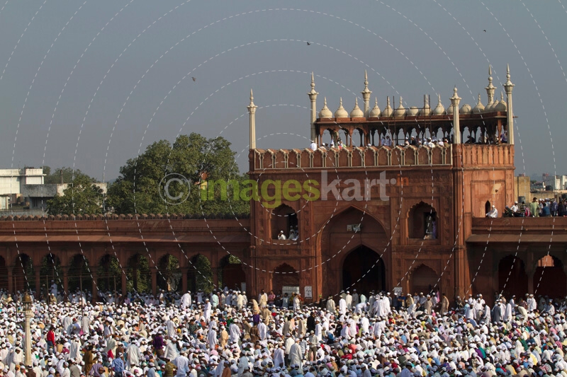 panoramic view at jama masjid during eid prayer