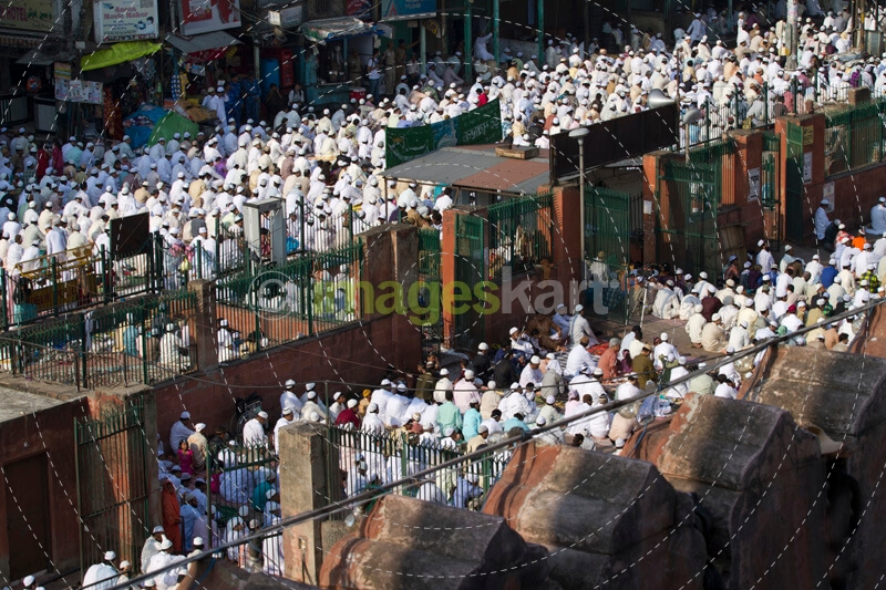 people gathered at jama masjid for eid prayer