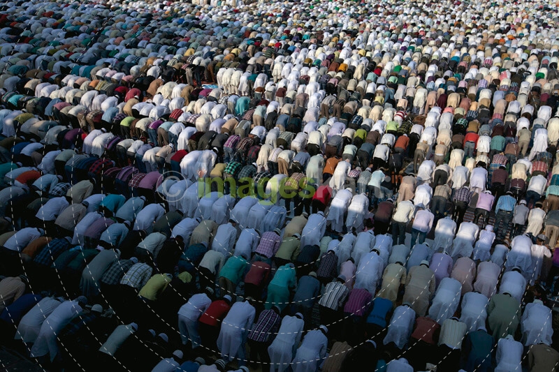 people bowing during prayer meeting at jama masjid 
