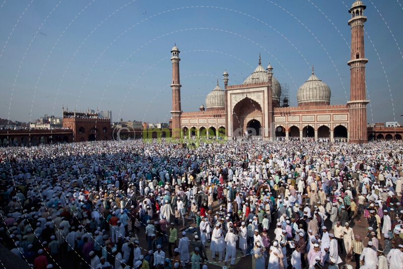 huge crowd at jama masjid