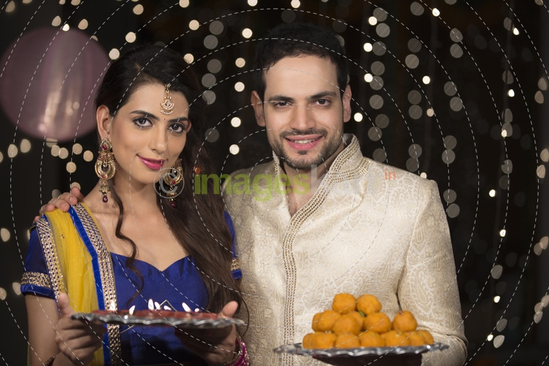 husband and wife with ladoo and thaali