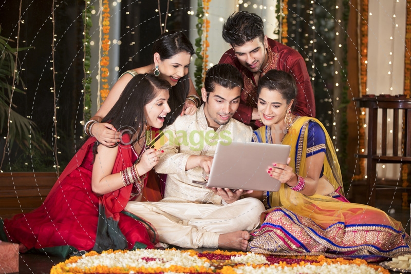 friends on diwali surfing the internet