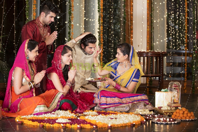 couples doing diwali pooja
