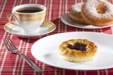 donuts with fresh vatrshuka and hot tea