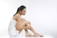 girl pampers her skin