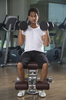 guy doing dumbbells with full efforts