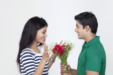 guy proposing girl