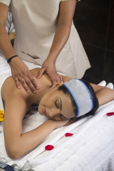 spa therapist giving massage