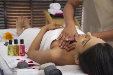 girl taking skin therapy
