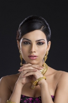 woman wearing gold jewellery 