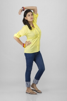 girl posing with hands on waist