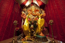 lord ganesha idol 