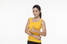 girl doing thumbs up