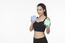 girl posing with alphabet H and D