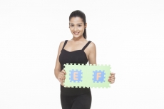 girl with alphabets E and F