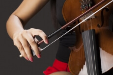 girl playing violin