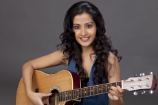 girl playing guitar 