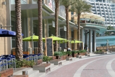 view of a cafe side by shopping mall 