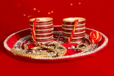 chuda and jewellery in decoartive thaali