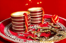chuda and necklace in pooja thaali