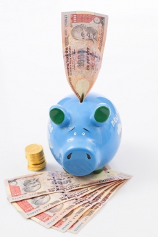piggy bank with gold coins and note