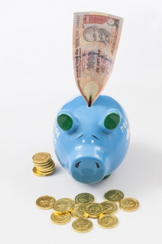 piggy bank with gold coins and note