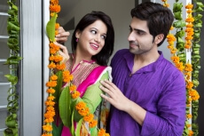 couple decorating their new home 