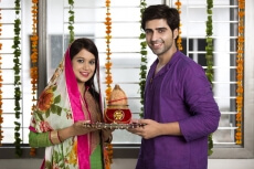 couple holding pooja thali and kalash 