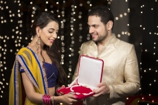 man gifting neckpiece to his wife