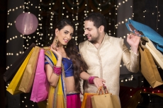 couple with shopping bags