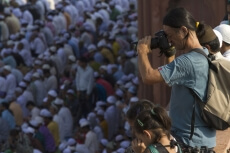 people praying at jama masjid 