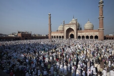 huge crowd at jama masjid