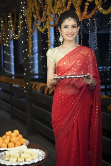 woman holding a pooja thali on diwali