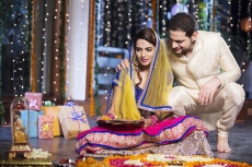 couple doing pooja on diwali