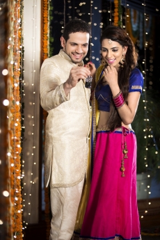 husband and wife posing with diwali gift 