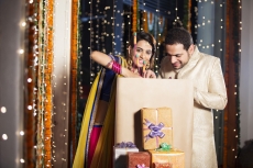 couple opening presents on diwali
