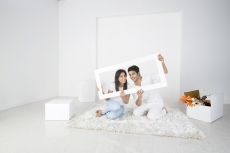 newly web couple posing with frame