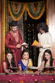 couples decorating home on diwali 