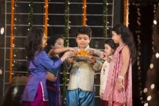 group of kids eating laddu on diwali