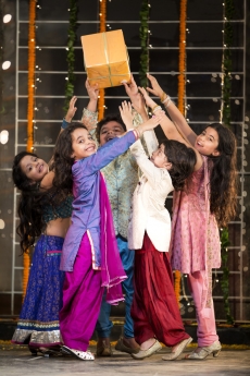 kids offering gift on diwali  