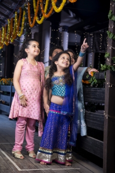 kids celebrating diwali 