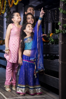 kids celebrating diwali 