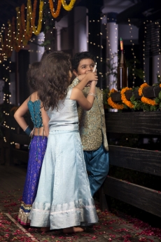 kids burning crackers on diwali 