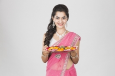 woman in saree with pooja thali 